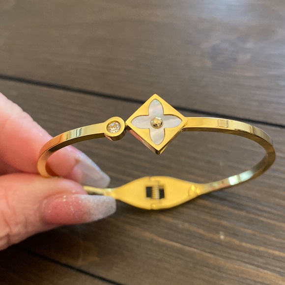 Jewelry - GOLD STAINLESS STEEL BANGLE ACCENTED WITH PEARL FOUR LEAF CLOVER
